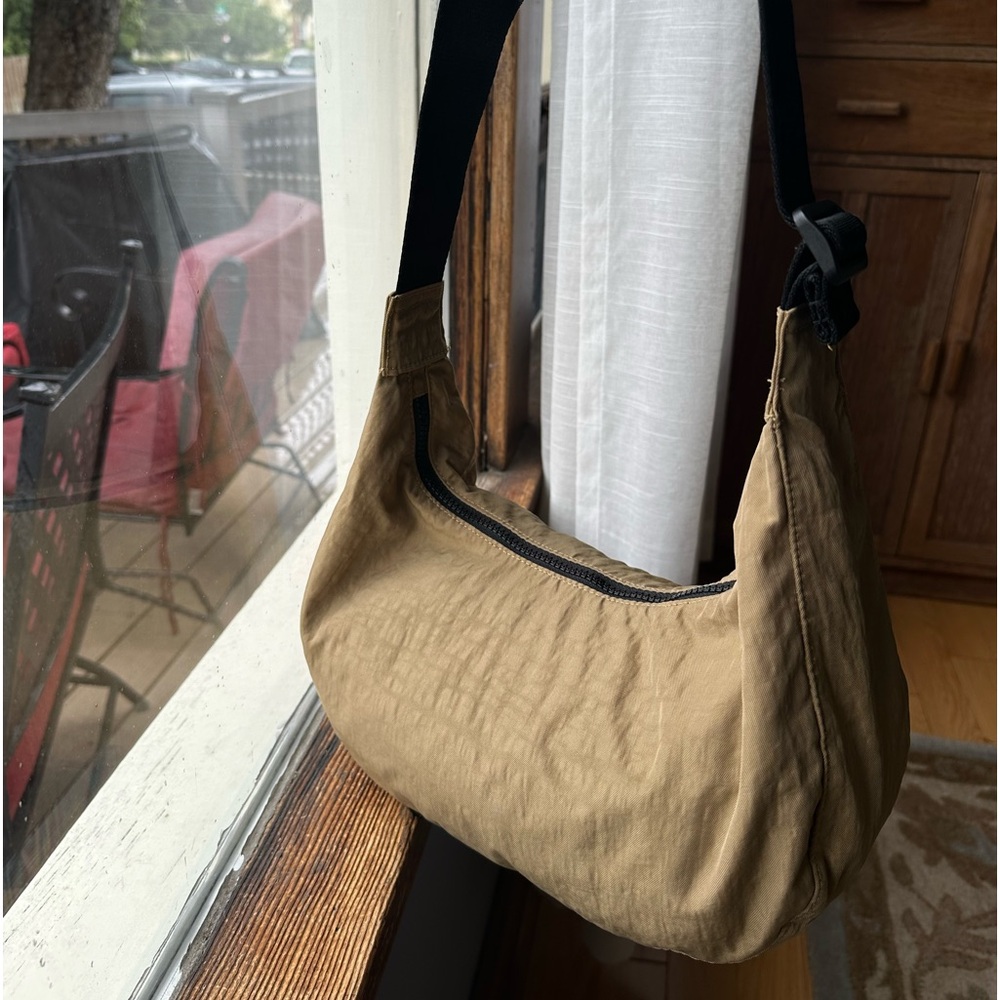 BAGGU Medium Crescent Bag in Dark Khaki